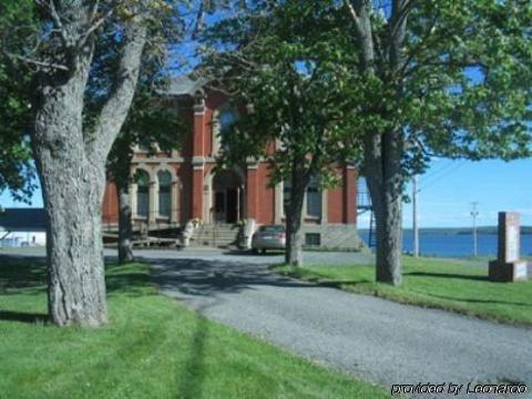Customs House Inn ピクトゥー エクステリア 写真