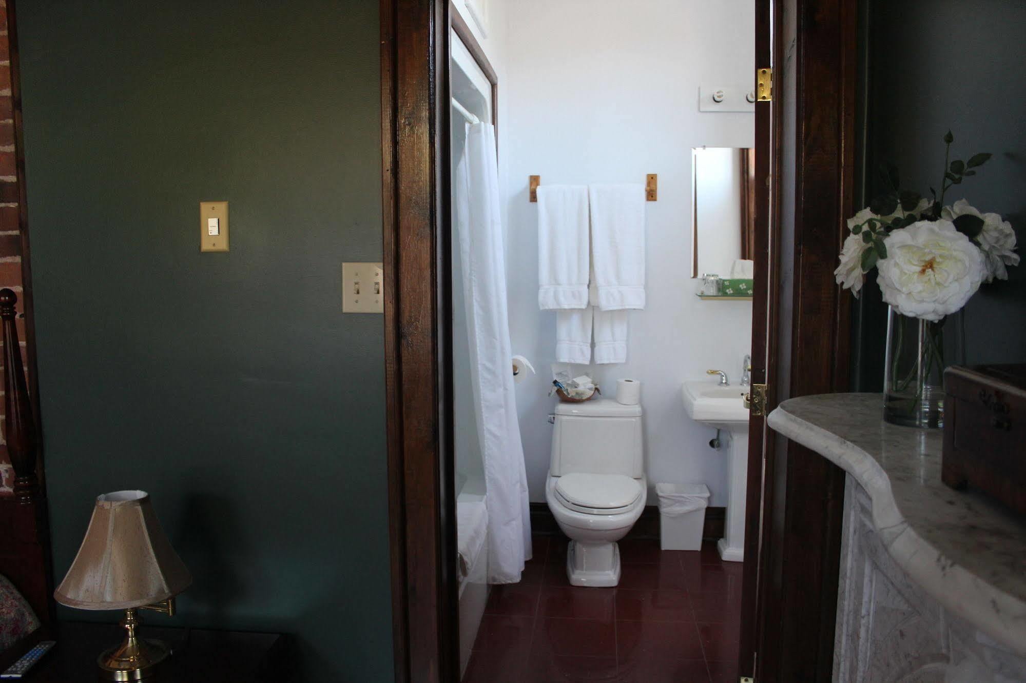 Customs House Inn ピクトゥー エクステリア 写真