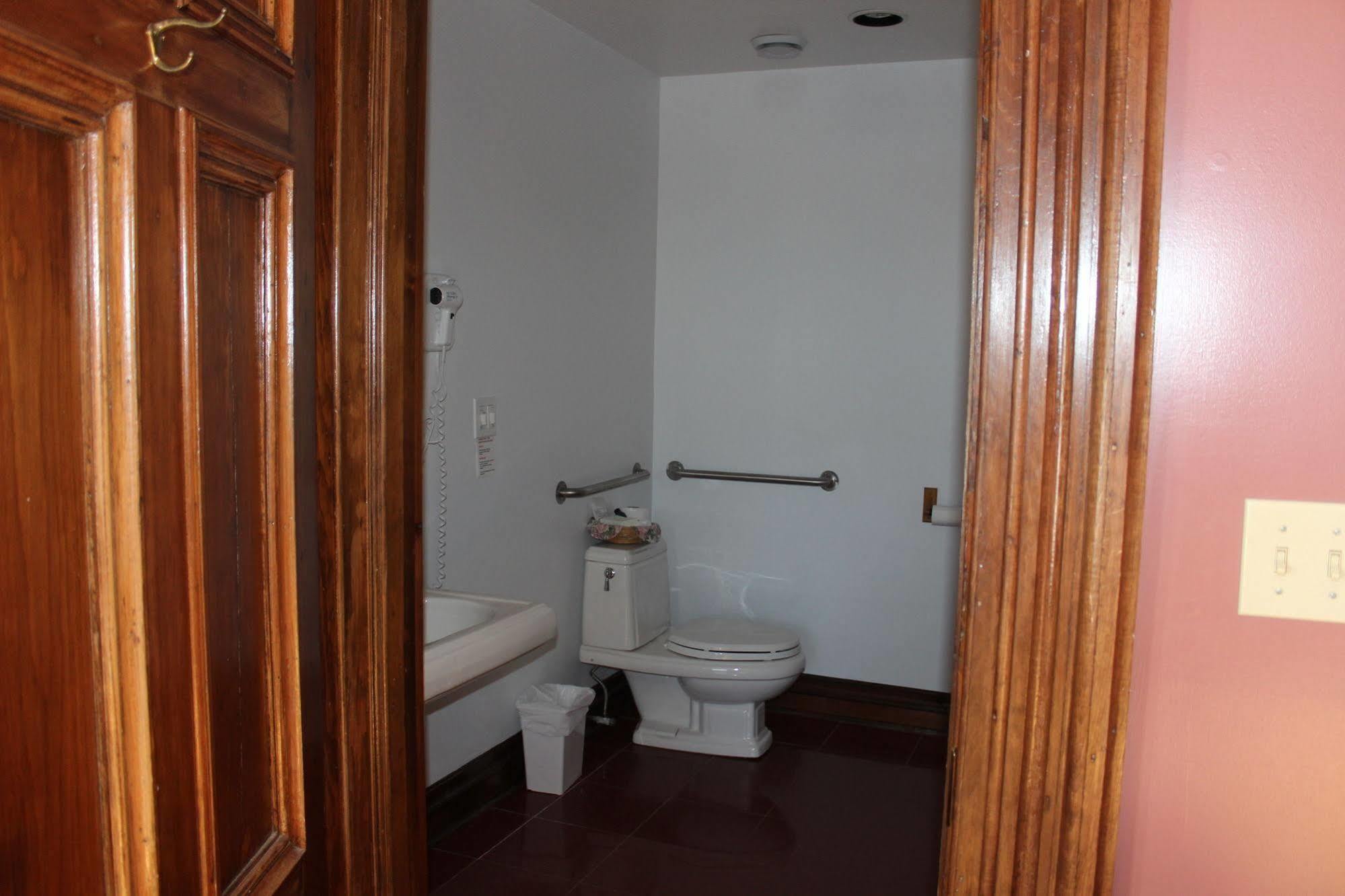 Customs House Inn ピクトゥー エクステリア 写真